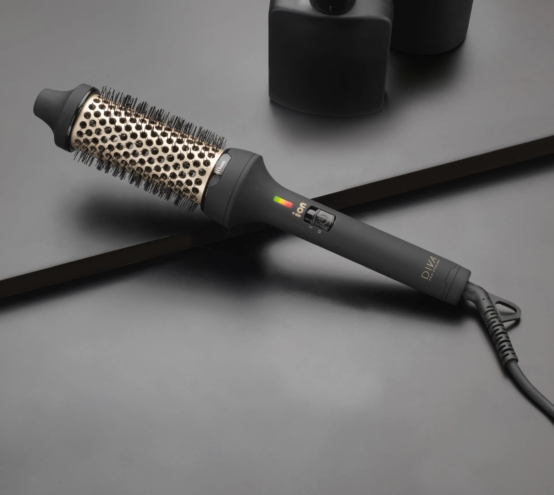 Diva Pro Styling Ceramic Hot Brush